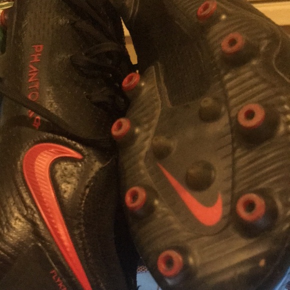 Nike Phantom Soccer Cleats - Picture 3 of 4